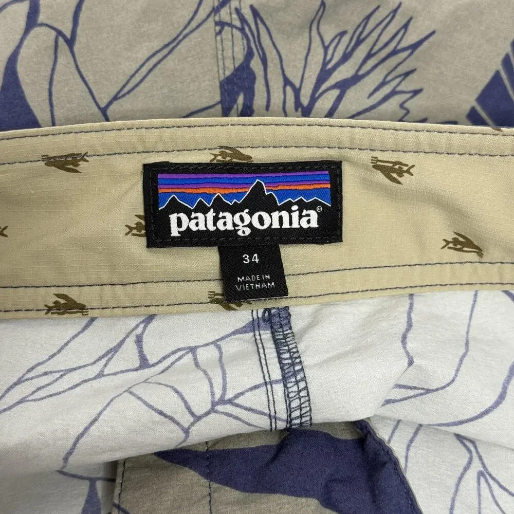 Patagonia Swim Shorts Mens 34 Beige Tropical Floral Stretch Quick Dry Beach